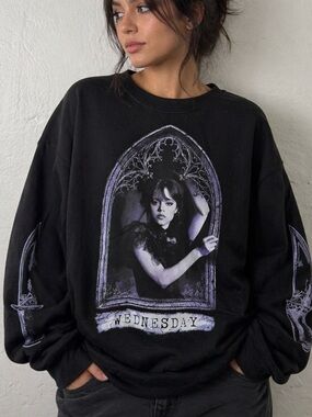New Wednesday Adams Black Crew Neck Sweatshirt Size M